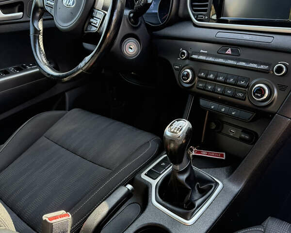 Серый Киа Sportage, объемом двигателя 1.6 л и пробегом 160 тыс. км за 19500 $, фото 5 на Automoto.ua