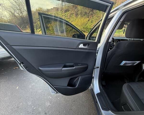 Сірий Кіа Sportage, об'ємом двигуна 1.59 л та пробігом 220 тис. км за 14200 $, фото 9 на Automoto.ua