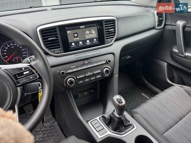 Сірий Кіа Sportage, об'ємом двигуна 1.59 л та пробігом 69 тис. км за 15400 $, фото 25 на Automoto.ua