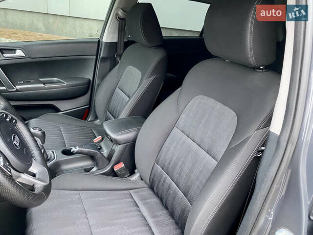 Сірий Кіа Sportage, об'ємом двигуна 1.59 л та пробігом 71 тис. км за 15999 $, фото 29 на Automoto.ua