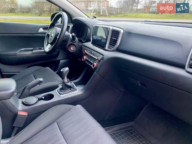 Сірий Кіа Sportage, об'ємом двигуна 1.59 л та пробігом 71 тис. км за 15999 $, фото 36 на Automoto.ua