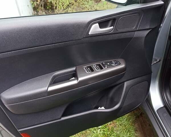 Сірий Кіа Sportage, об'ємом двигуна 1.59 л та пробігом 68 тис. км за 16900 $, фото 14 на Automoto.ua