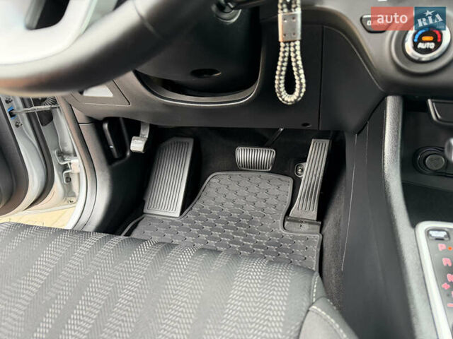 Серый Киа Sportage, объемом двигателя 1.6 л и пробегом 90 тыс. км за 21500 $, фото 57 на Automoto.ua