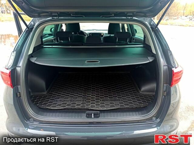 Сірий Кіа Sportage, об'ємом двигуна 1.6 л та пробігом 135 тис. км за 19500 $, фото 9 на Automoto.ua