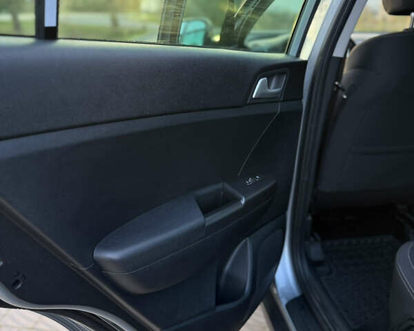 Сірий Кіа Sportage, об'ємом двигуна 1.59 л та пробігом 28 тис. км за 18100 $, фото 48 на Automoto.ua