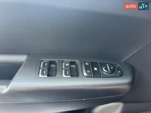 Серый Киа Sportage, объемом двигателя 2.36 л и пробегом 61 тыс. км за 15000 $, фото 5 на Automoto.ua