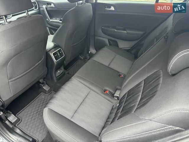 Сірий Кіа Sportage, об'ємом двигуна 1.59 л та пробігом 69 тис. км за 15400 $, фото 23 на Automoto.ua