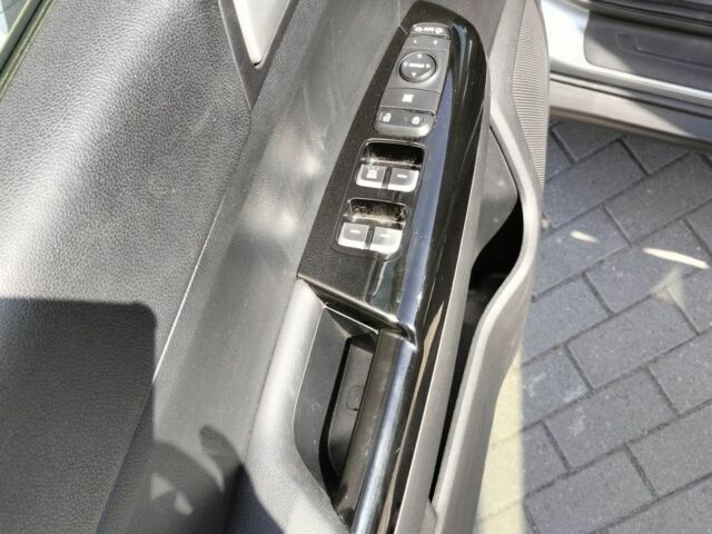 Серый Киа Sportage, объемом двигателя 1.6 л и пробегом 75 тыс. км за 19500 $, фото 12 на Automoto.ua