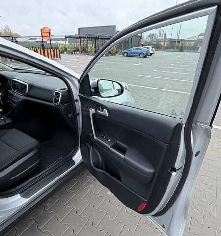 Серый Киа Sportage, объемом двигателя 1.6 л и пробегом 90 тыс. км за 21500 $, фото 30 на Automoto.ua