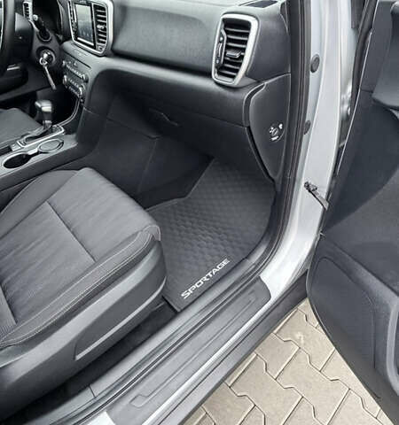 Серый Киа Sportage, объемом двигателя 1.6 л и пробегом 90 тыс. км за 21500 $, фото 32 на Automoto.ua