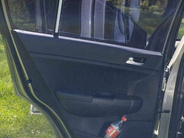 Сірий Кіа Sportage, об'ємом двигуна 1.6 л та пробігом 74 тис. км за 19000 $, фото 4 на Automoto.ua