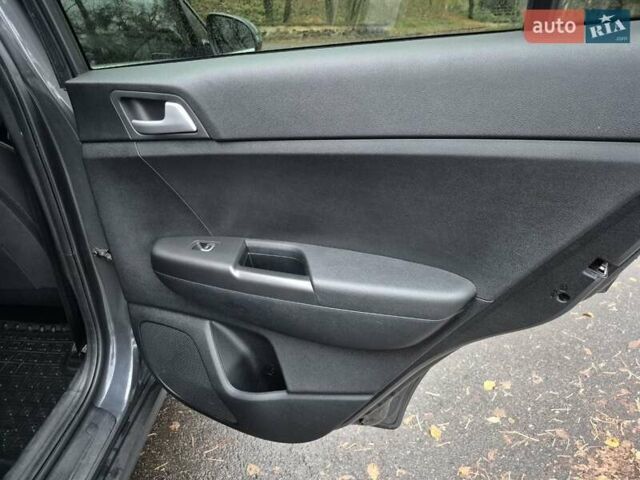 Сірий Кіа Sportage, об'ємом двигуна 1.59 л та пробігом 53 тис. км за 18900 $, фото 13 на Automoto.ua