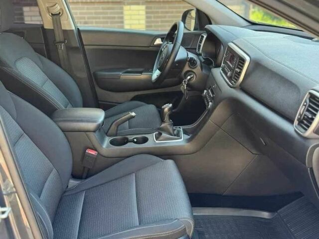 Серый Киа Sportage, объемом двигателя 2 л и пробегом 136 тыс. км за 15000 $, фото 9 на Automoto.ua