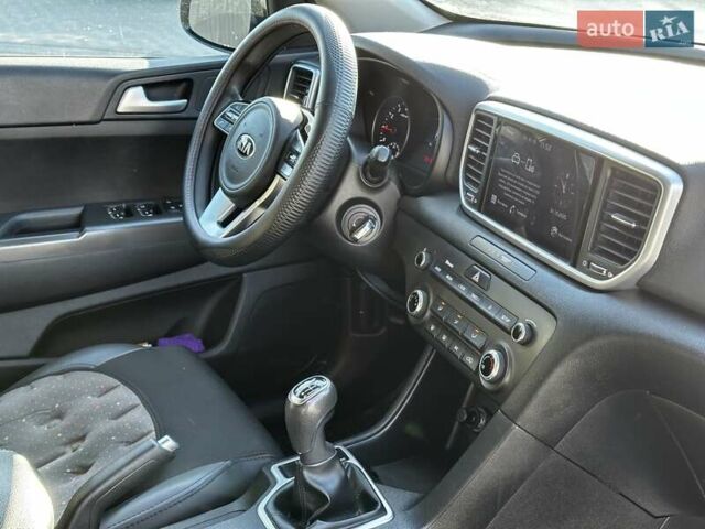 Сірий Кіа Sportage, об'ємом двигуна 1.59 л та пробігом 53 тис. км за 17999 $, фото 30 на Automoto.ua