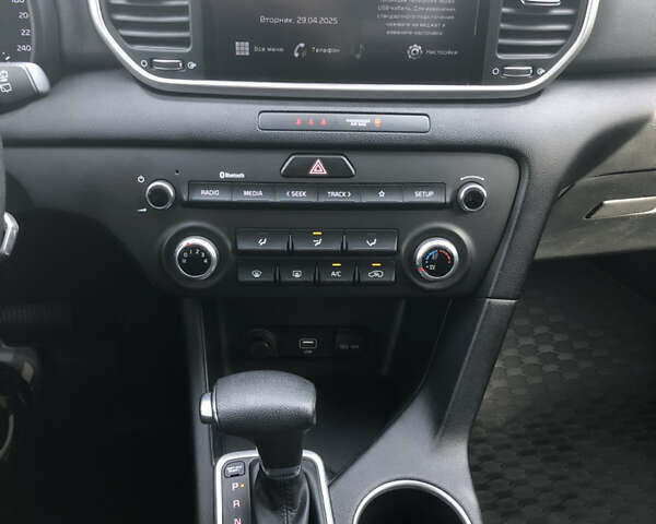 Сірий Кіа Sportage, об'ємом двигуна 1.59 л та пробігом 105 тис. км за 16700 $, фото 12 на Automoto.ua
