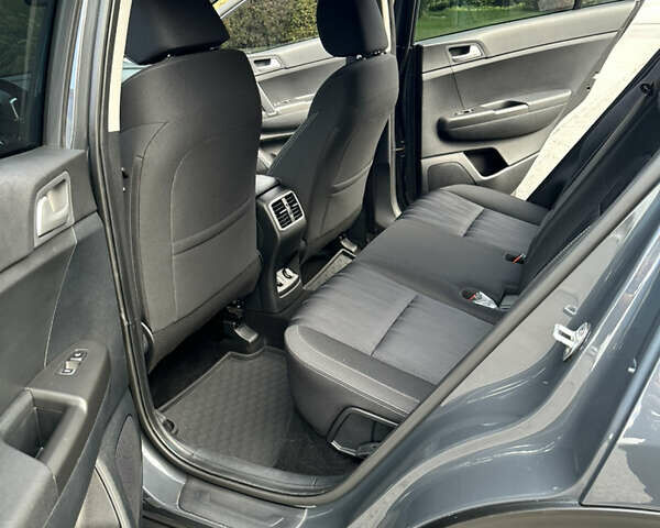 Серый Киа Sportage, объемом двигателя 1.6 л и пробегом 70 тыс. км за 20300 $, фото 16 на Automoto.ua