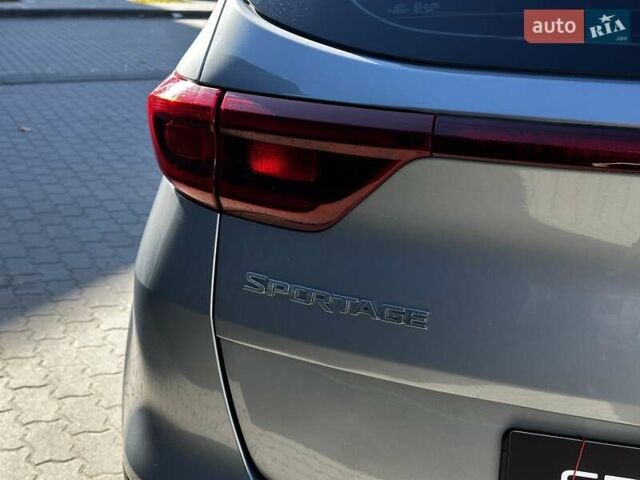 Сірий Кіа Sportage, об'ємом двигуна 1.59 л та пробігом 53 тис. км за 17999 $, фото 7 на Automoto.ua