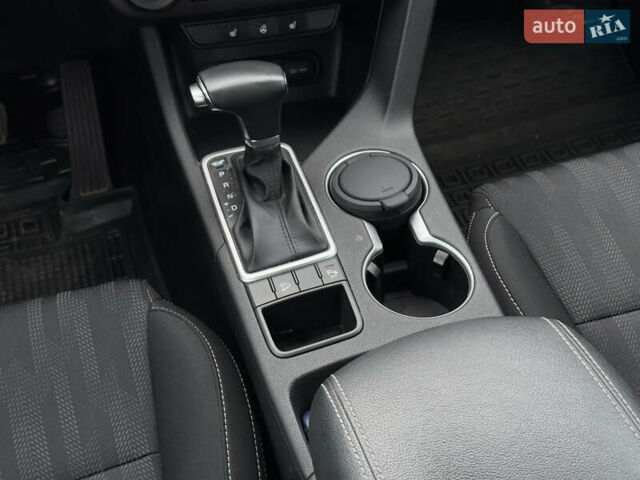 Сірий Кіа Sportage, об'ємом двигуна 1.59 л та пробігом 33 тис. км за 19999 $, фото 28 на Automoto.ua