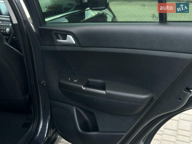 Серый Киа Sportage, объемом двигателя 1.59 л и пробегом 49 тыс. км за 18800 $, фото 26 на Automoto.ua