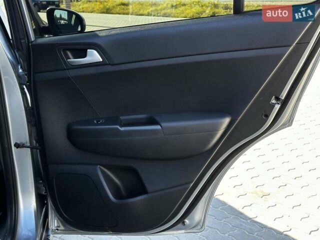 Сірий Кіа Sportage, об'ємом двигуна 1.59 л та пробігом 53 тис. км за 17999 $, фото 27 на Automoto.ua