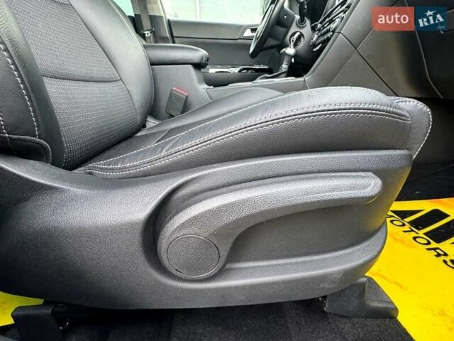 Серый Киа Sportage, объемом двигателя 2 л и пробегом 57 тыс. км за 26500 $, фото 15 на Automoto.ua