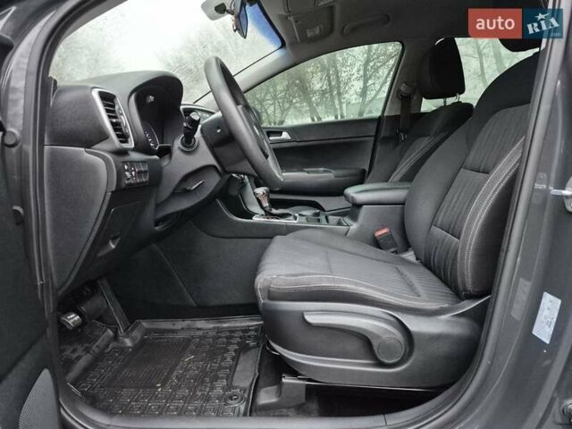 Сірий Кіа Sportage, об'ємом двигуна 1.59 л та пробігом 53 тис. км за 18900 $, фото 8 на Automoto.ua