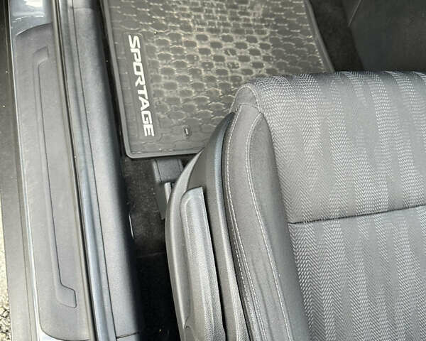 Серый Киа Sportage, объемом двигателя 1.6 л и пробегом 70 тыс. км за 20300 $, фото 25 на Automoto.ua