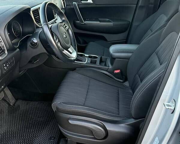 Серый Киа Sportage, объемом двигателя 1.6 л и пробегом 87 тыс. км за 20100 $, фото 5 на Automoto.ua