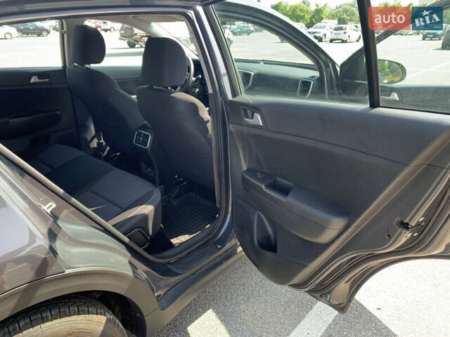 Серый Киа Sportage, объемом двигателя 1.59 л и пробегом 42 тыс. км за 17999 $, фото 9 на Automoto.ua
