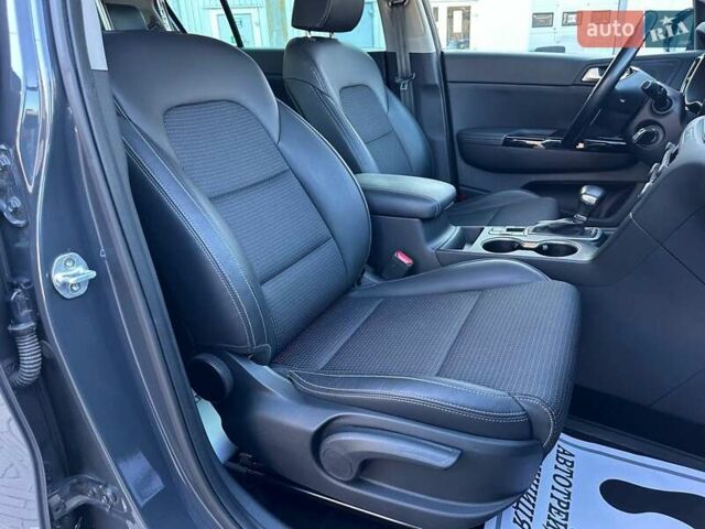 Серый Киа Sportage, объемом двигателя 2 л и пробегом 83 тыс. км за 26200 $, фото 61 на Automoto.ua