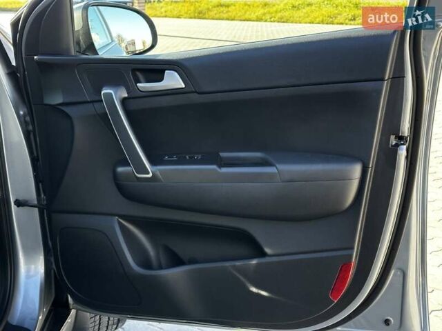 Сірий Кіа Sportage, об'ємом двигуна 1.59 л та пробігом 53 тис. км за 17999 $, фото 28 на Automoto.ua