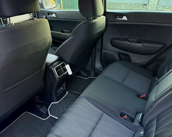 Сірий Кіа Sportage, об'ємом двигуна 1.6 л та пробігом 51 тис. км за 22500 $, фото 15 на Automoto.ua