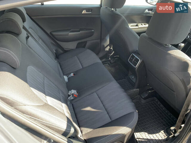 Серый Киа Sportage, объемом двигателя 1.59 л и пробегом 42 тыс. км за 17999 $, фото 8 на Automoto.ua