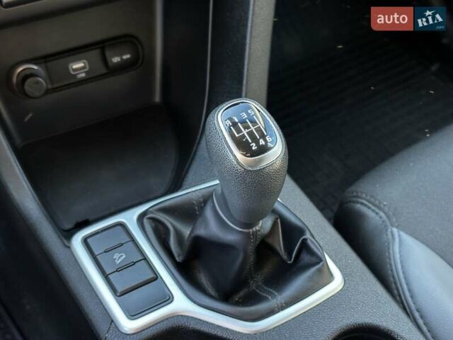 Сірий Кіа Sportage, об'ємом двигуна 1.59 л та пробігом 53 тис. км за 17999 $, фото 18 на Automoto.ua