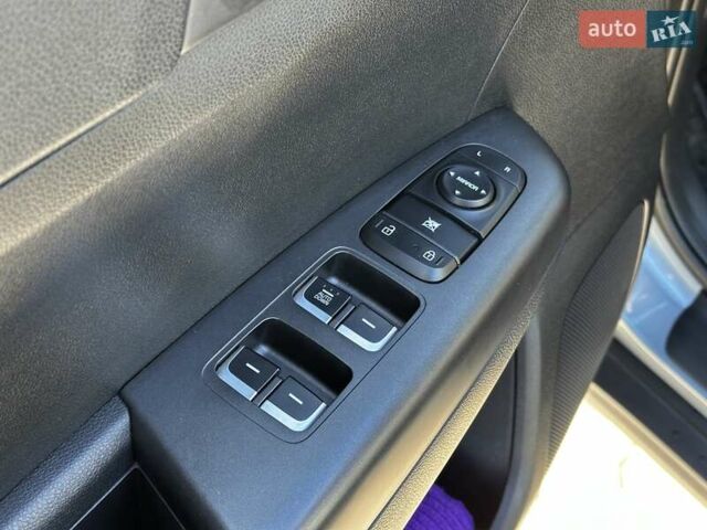 Сірий Кіа Sportage, об'ємом двигуна 1.59 л та пробігом 53 тис. км за 17999 $, фото 15 на Automoto.ua