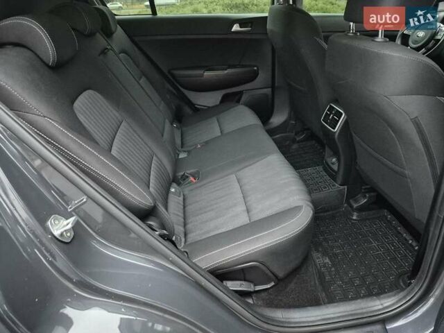 Сірий Кіа Sportage, об'ємом двигуна 1.59 л та пробігом 53 тис. км за 18900 $, фото 12 на Automoto.ua