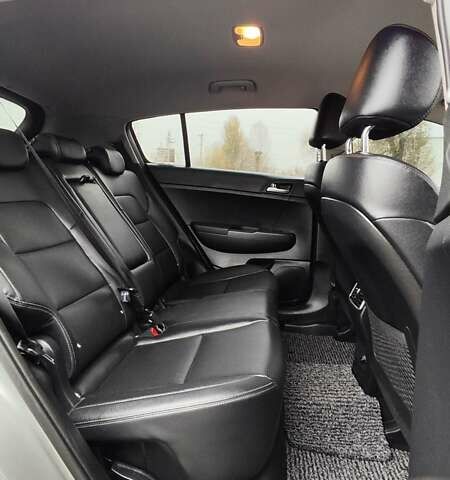 Сірий Кіа Sportage, об'ємом двигуна 2 л та пробігом 62 тис. км за 24500 $, фото 48 на Automoto.ua