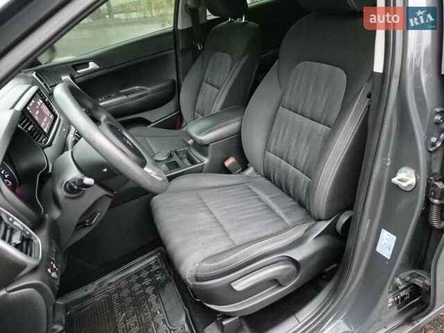Сірий Кіа Sportage, об'ємом двигуна 1.59 л та пробігом 53 тис. км за 18900 $, фото 7 на Automoto.ua
