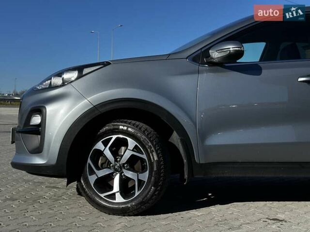 Сірий Кіа Sportage, об'ємом двигуна 1.59 л та пробігом 53 тис. км за 17999 $, фото 3 на Automoto.ua