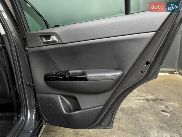 Сірий Кіа Sportage, об'ємом двигуна 2 л та пробігом 77 тис. км за 26500 $, фото 36 на Automoto.ua