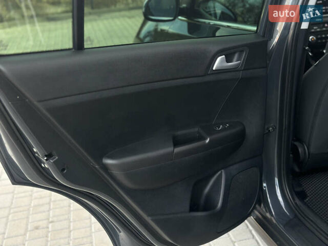 Серый Киа Sportage, объемом двигателя 1.59 л и пробегом 49 тыс. км за 18800 $, фото 19 на Automoto.ua