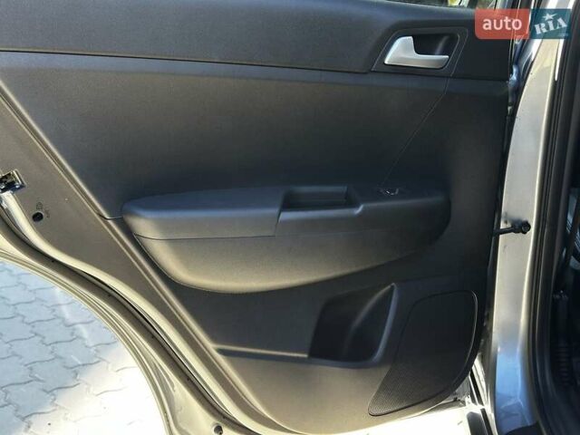 Сірий Кіа Sportage, об'ємом двигуна 1.59 л та пробігом 53 тис. км за 17999 $, фото 23 на Automoto.ua