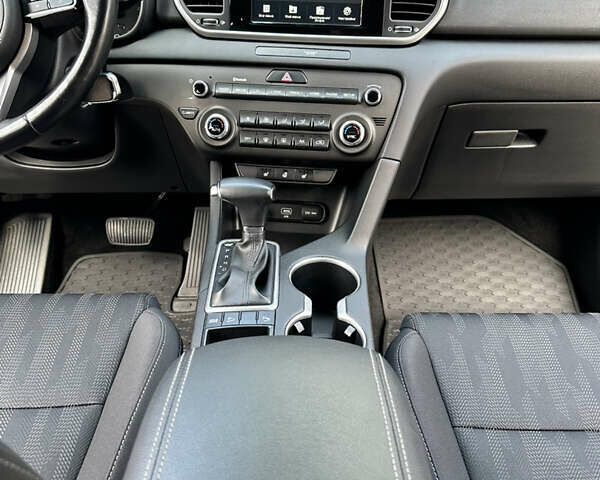 Серый Киа Sportage, объемом двигателя 1.6 л и пробегом 70 тыс. км за 20300 $, фото 18 на Automoto.ua