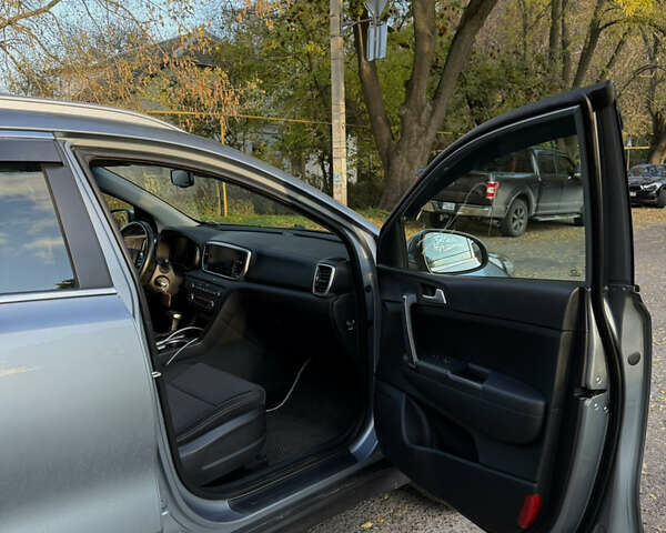 Сірий Кіа Sportage, об'ємом двигуна 1.6 л та пробігом 51 тис. км за 22500 $, фото 4 на Automoto.ua