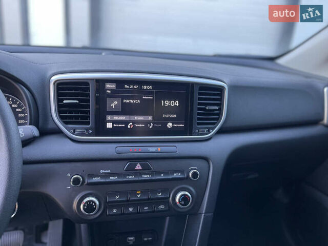 Серый Киа Sportage, объемом двигателя 1.6 л и пробегом 3 тыс. км за 21700 $, фото 25 на Automoto.ua