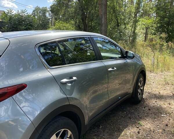 Сірий Кіа Sportage, об'ємом двигуна 1.59 л та пробігом 68 тис. км за 18500 $, фото 8 на Automoto.ua