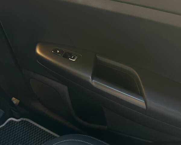 Сірий Кіа Sportage, об'ємом двигуна 1.6 л та пробігом 51 тис. км за 22500 $, фото 8 на Automoto.ua