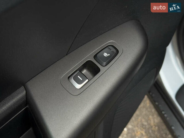 Сірий Кіа Sportage, об'ємом двигуна 1.59 л та пробігом 33 тис. км за 19999 $, фото 20 на Automoto.ua