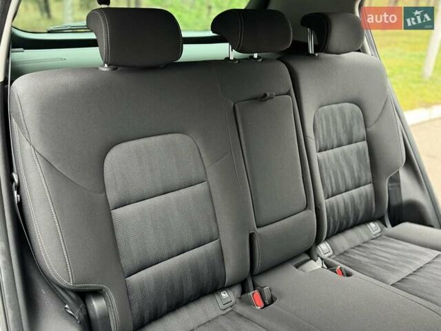 Сірий Кіа Sportage, об'ємом двигуна 1.59 л та пробігом 48 тис. км за 19500 $, фото 65 на Automoto.ua