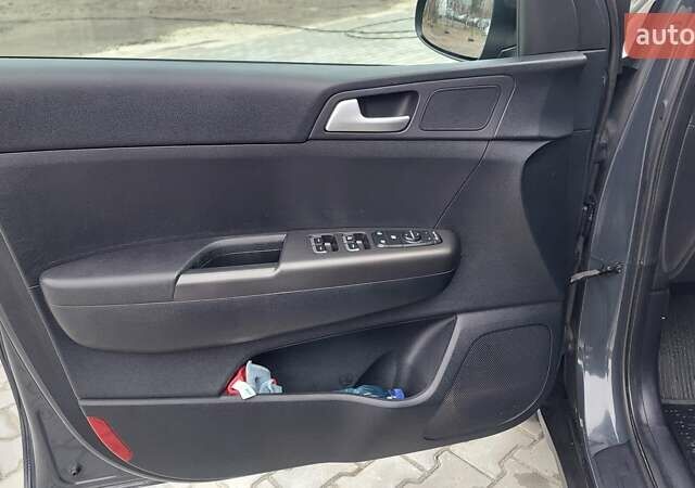 Сірий Кіа Sportage, об'ємом двигуна 1.59 л та пробігом 73 тис. км за 19000 $, фото 17 на Automoto.ua